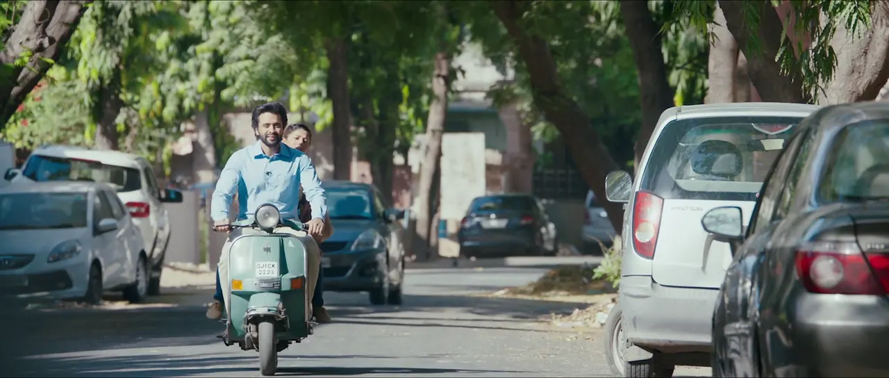 Mitron 2018 HDRip 300Mb Full Hindi Movie Download 480p